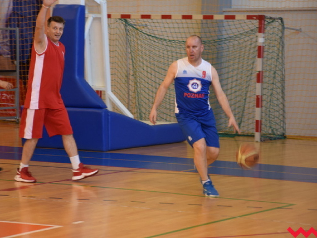 Udany start Rekreacyjnej Ligi Koszykówki. Zacięte spotkania na wysokim poziomie