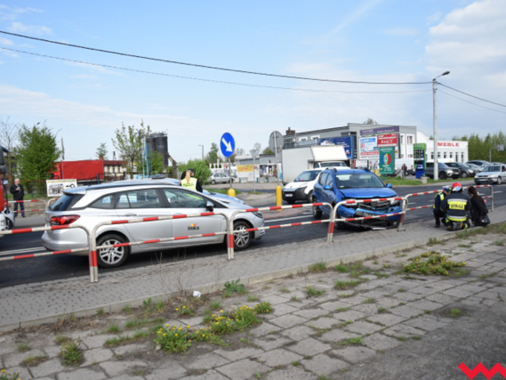 Kolizja na ulicy Kolejowej we Wrześni. W środku auta matka i małe dziecko