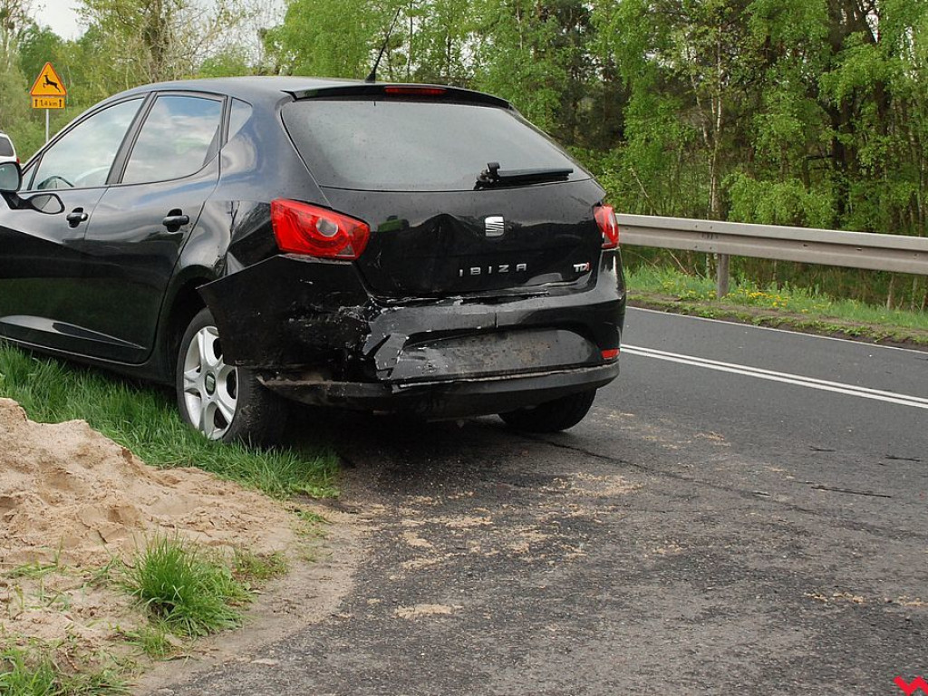 Zderzenie aut przy moście  w Pyzdrach