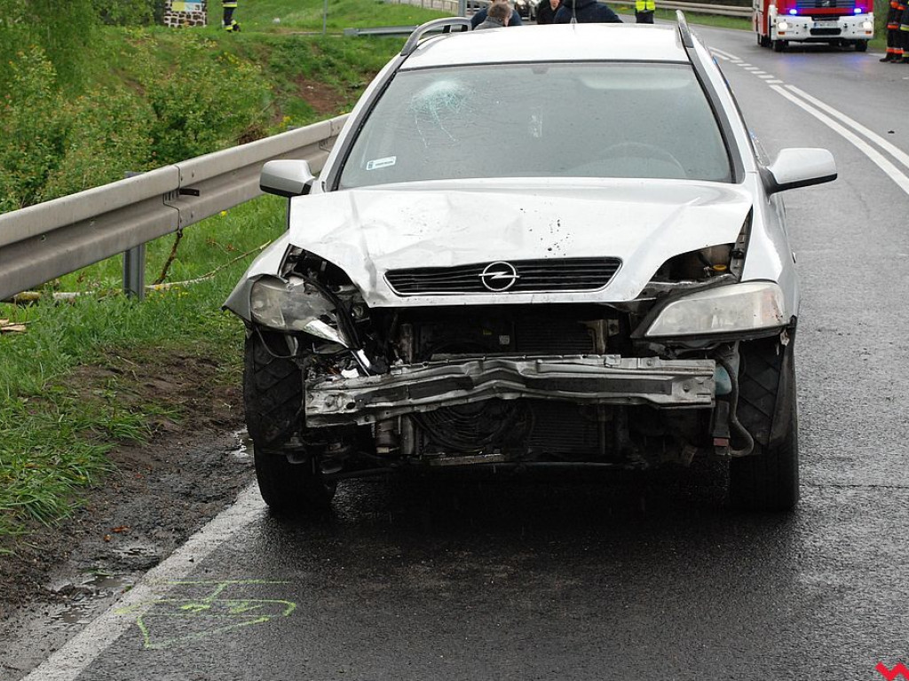 Zderzenie aut przy moście  w Pyzdrach