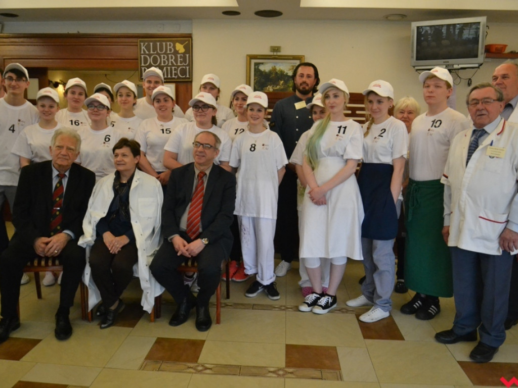 Podwójne złoto dla Roksany i brąz dla Karoliny. Uczennice ZSZ nr 2 podbijają branżowe konkursy