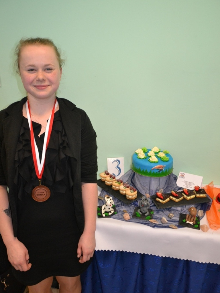 Podwójne złoto dla Roksany i brąz dla Karoliny. Uczennice ZSZ nr 2 podbijają branżowe konkursy