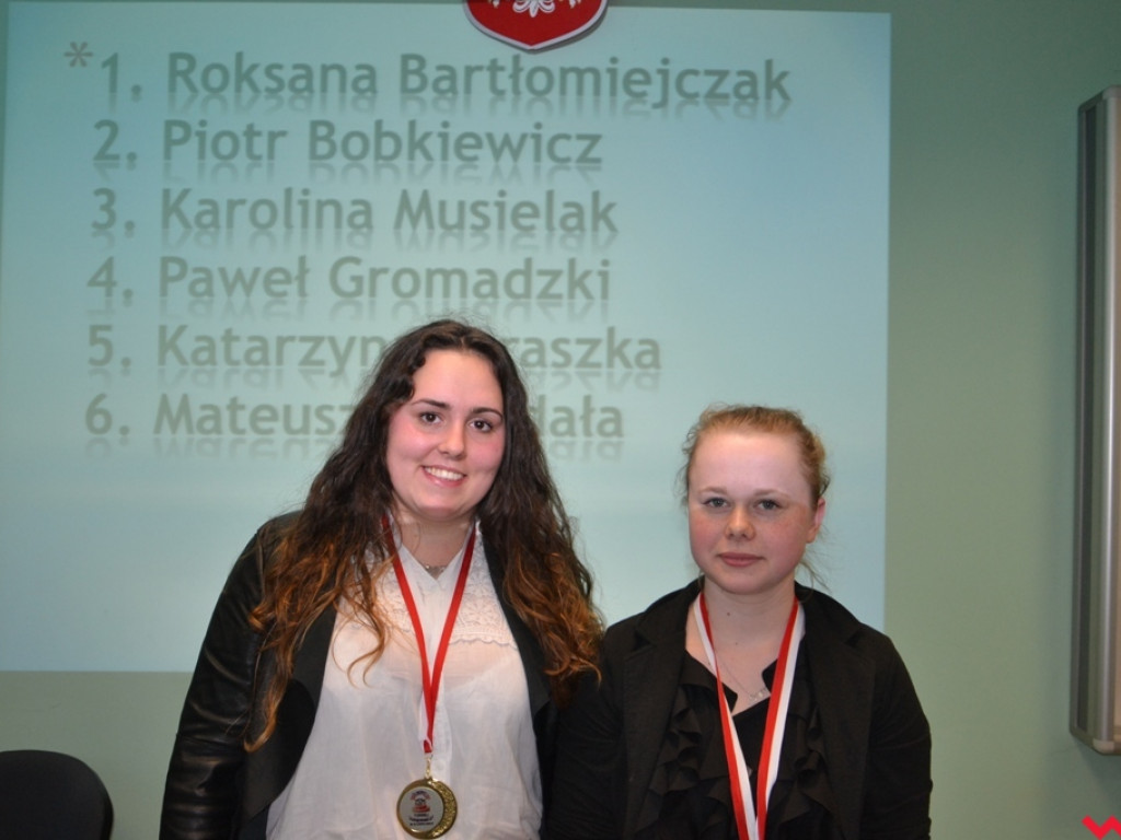 Podwójne złoto dla Roksany i brąz dla Karoliny. Uczennice ZSZ nr 2 podbijają branżowe konkursy