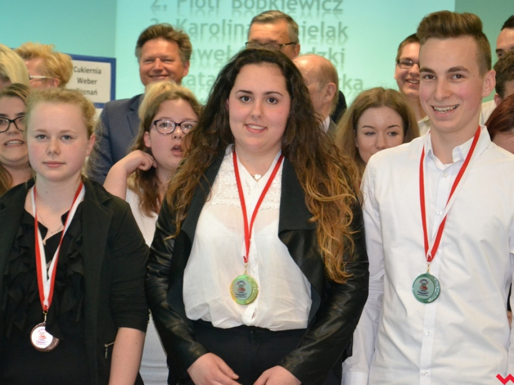 Podwójne złoto dla Roksany i brąz dla Karoliny. Uczennice ZSZ nr 2 podbijają branżowe konkursy