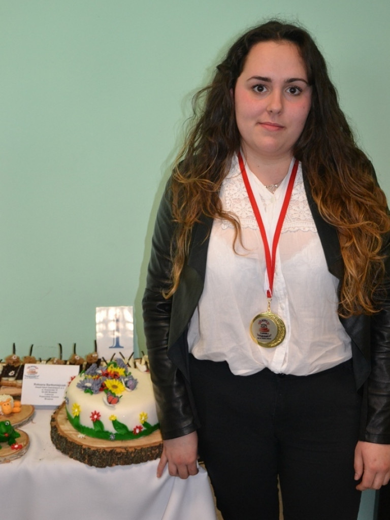 Podwójne złoto dla Roksany i brąz dla Karoliny. Uczennice ZSZ nr 2 podbijają branżowe konkursy