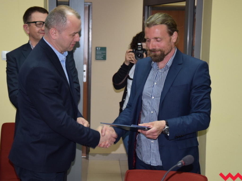 Radio Erewań ciągle nadaje. Starosta nie dostał 80 tys. zł nagrody