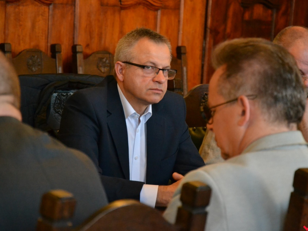 Standardowe głosowania na nadzwyczajnej sesji wrzesińskiej rady miejskiej