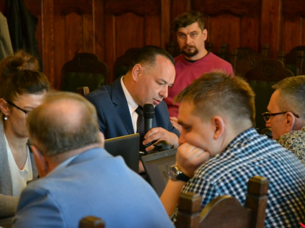 Standardowe głosowania na nadzwyczajnej sesji wrzesińskiej rady miejskiej