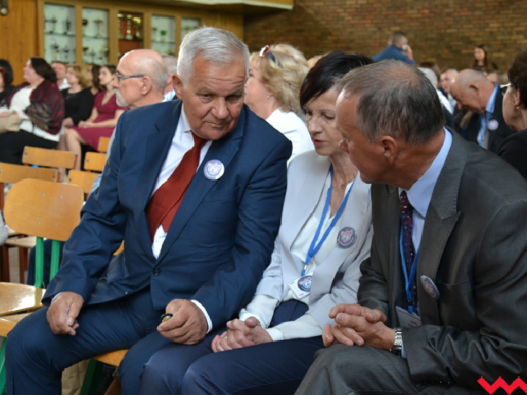 Emocjonalne pożegnanie trzecich klas w LO im. Henryka Sienkiewicza