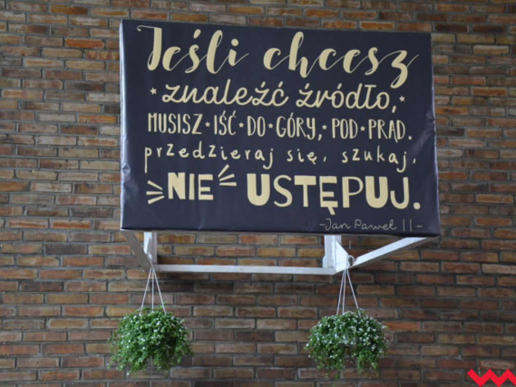 Emocjonalne pożegnanie trzecich klas w LO im. Henryka Sienkiewicza