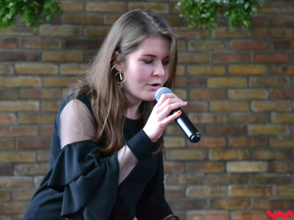 Emocjonalne pożegnanie trzecich klas w LO im. Henryka Sienkiewicza