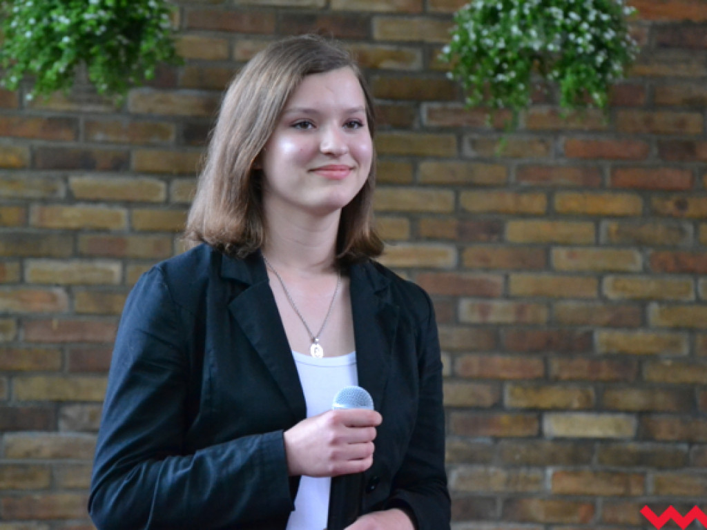 Emocjonalne pożegnanie trzecich klas w LO im. Henryka Sienkiewicza