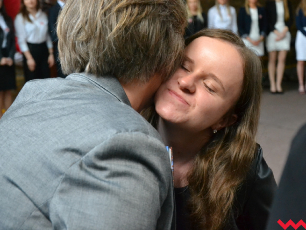 Emocjonalne pożegnanie trzecich klas w LO im. Henryka Sienkiewicza