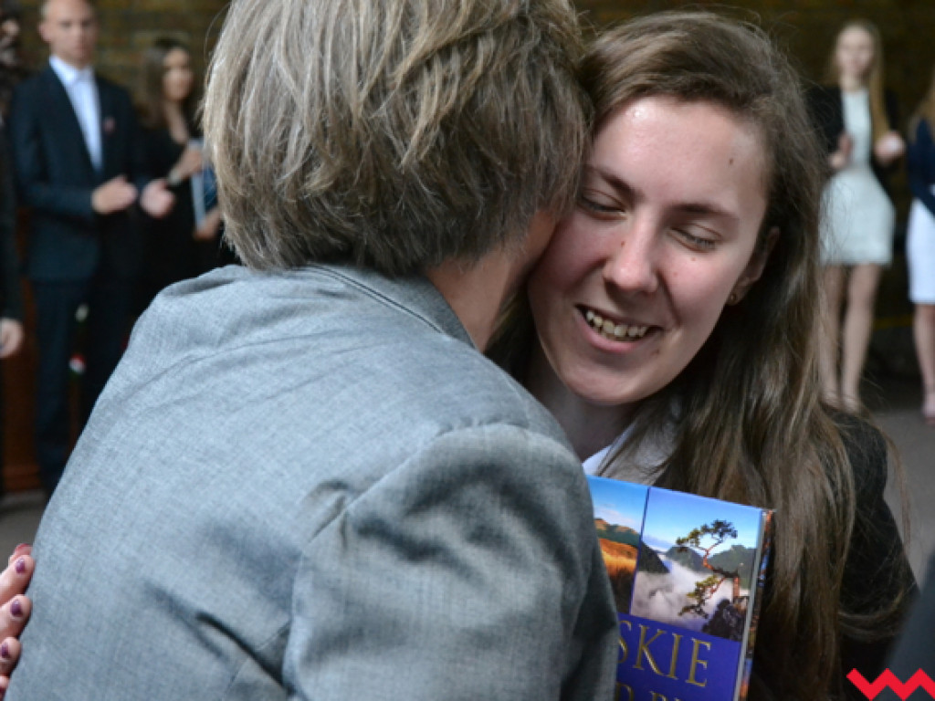 Emocjonalne pożegnanie trzecich klas w LO im. Henryka Sienkiewicza