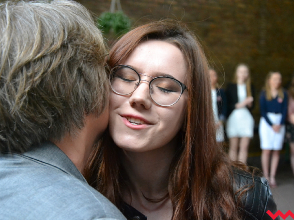 Emocjonalne pożegnanie trzecich klas w LO im. Henryka Sienkiewicza