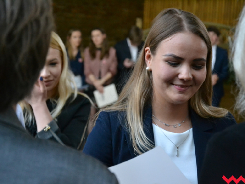 Emocjonalne pożegnanie trzecich klas w LO im. Henryka Sienkiewicza
