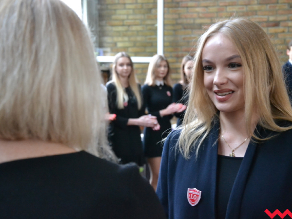 Emocjonalne pożegnanie trzecich klas w LO im. Henryka Sienkiewicza