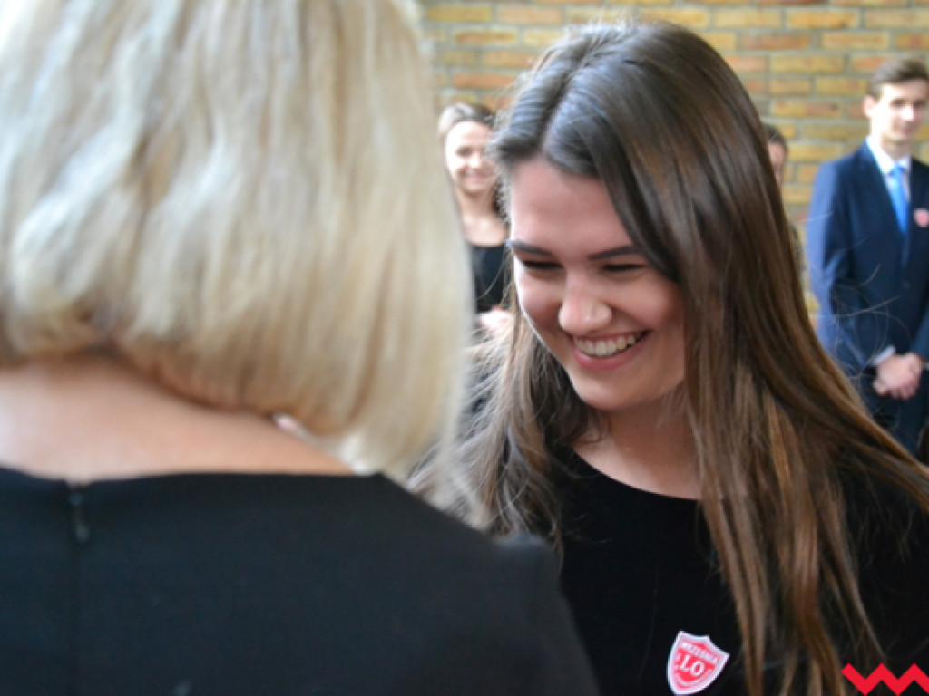 Emocjonalne pożegnanie trzecich klas w LO im. Henryka Sienkiewicza