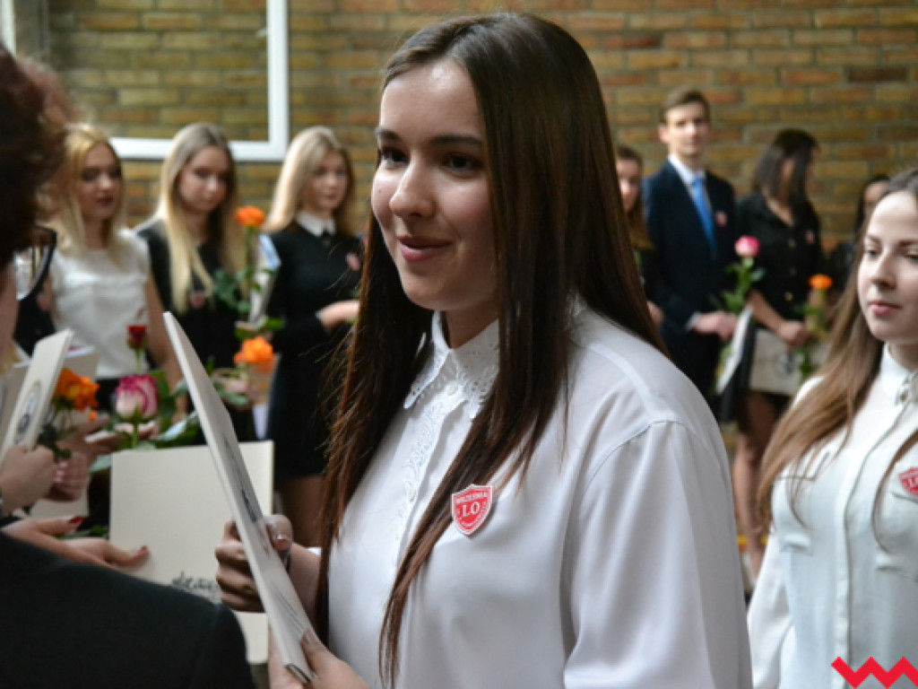 Emocjonalne pożegnanie trzecich klas w LO im. Henryka Sienkiewicza