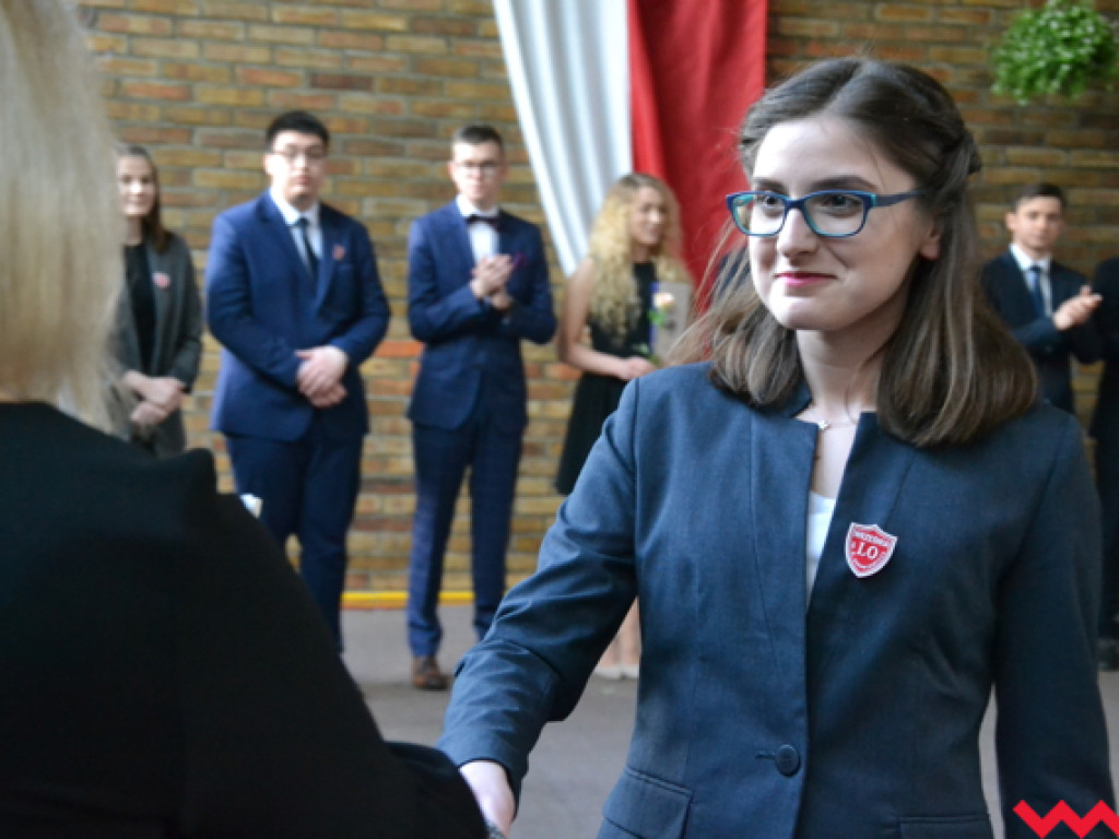 Emocjonalne pożegnanie trzecich klas w LO im. Henryka Sienkiewicza