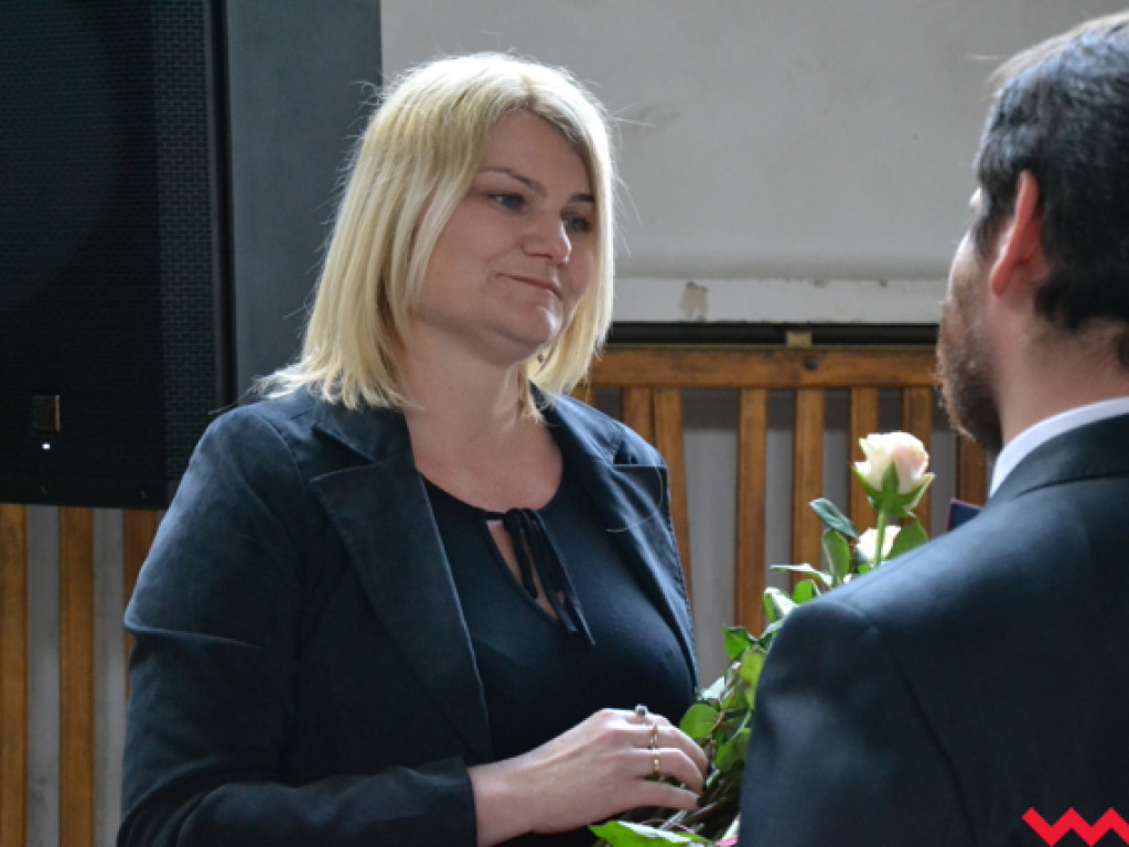 Emocjonalne pożegnanie trzecich klas w LO im. Henryka Sienkiewicza