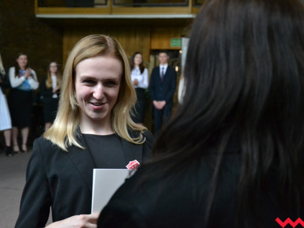 Emocjonalne pożegnanie trzecich klas w LO im. Henryka Sienkiewicza
