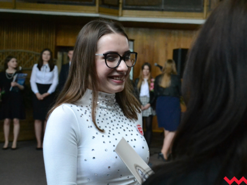 Emocjonalne pożegnanie trzecich klas w LO im. Henryka Sienkiewicza