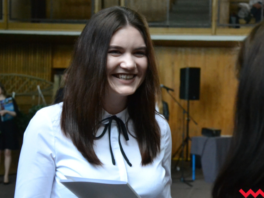 Emocjonalne pożegnanie trzecich klas w LO im. Henryka Sienkiewicza