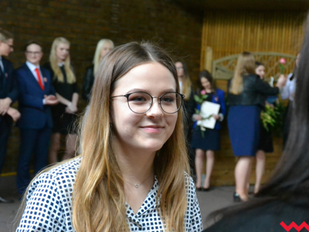 Emocjonalne pożegnanie trzecich klas w LO im. Henryka Sienkiewicza