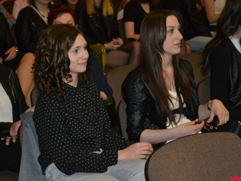 Uczniowskie „przekazanie warty”. Maturzyści z ZSTiO pożegnali szkołę