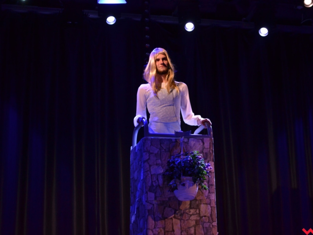 Uczniowskie „przekazanie warty”. Maturzyści z ZSTiO pożegnali szkołę