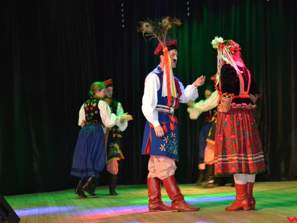 Uczniowskie „przekazanie warty”. Maturzyści z ZSTiO pożegnali szkołę