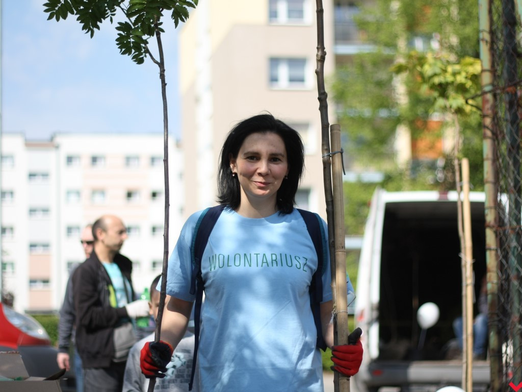 Wrześnianie chwycili za szpadle i wspólnie posadzili niemal sto drzew