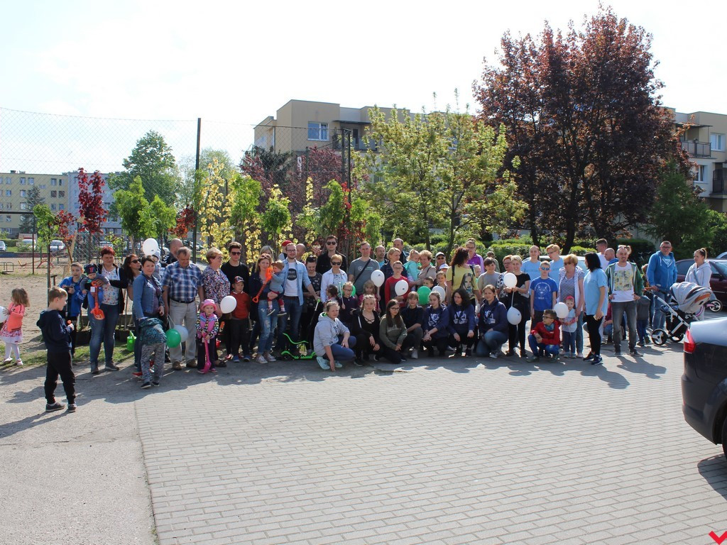 Wrześnianie chwycili za szpadle i wspólnie posadzili niemal sto drzew