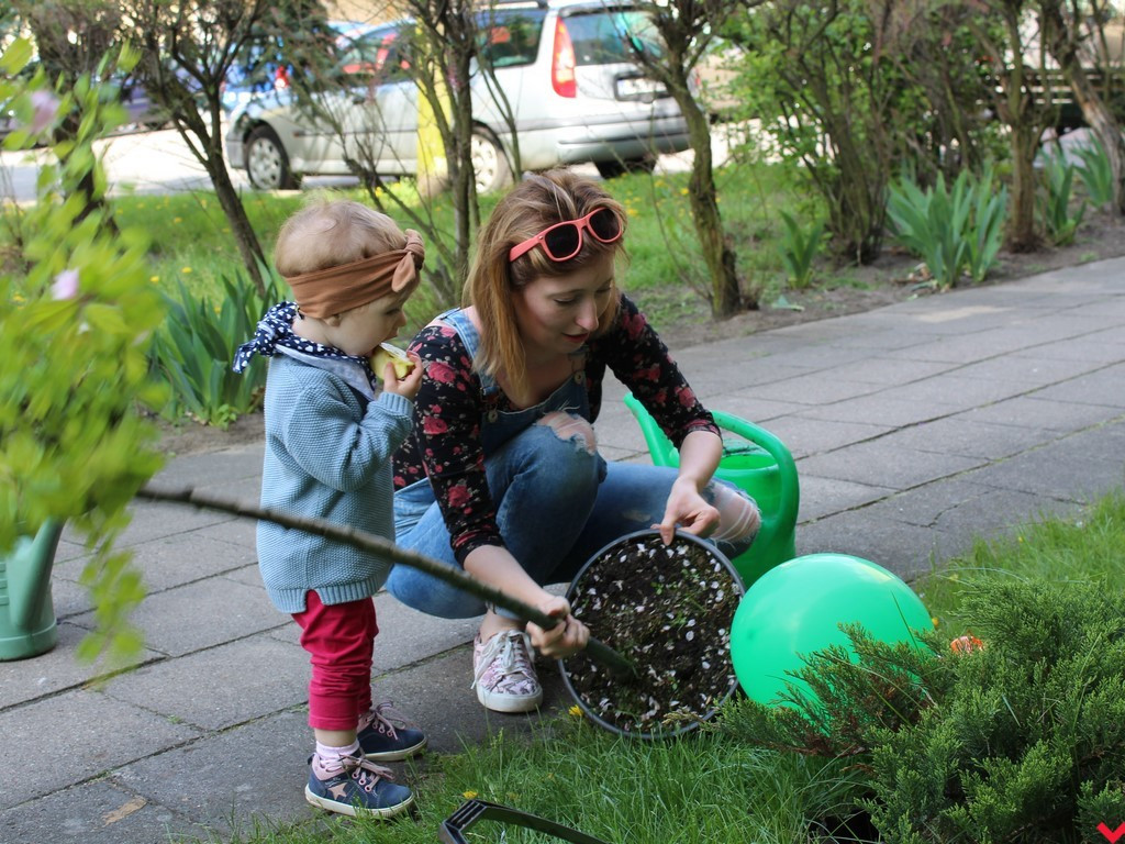 Wrześnianie chwycili za szpadle i wspólnie posadzili niemal sto drzew