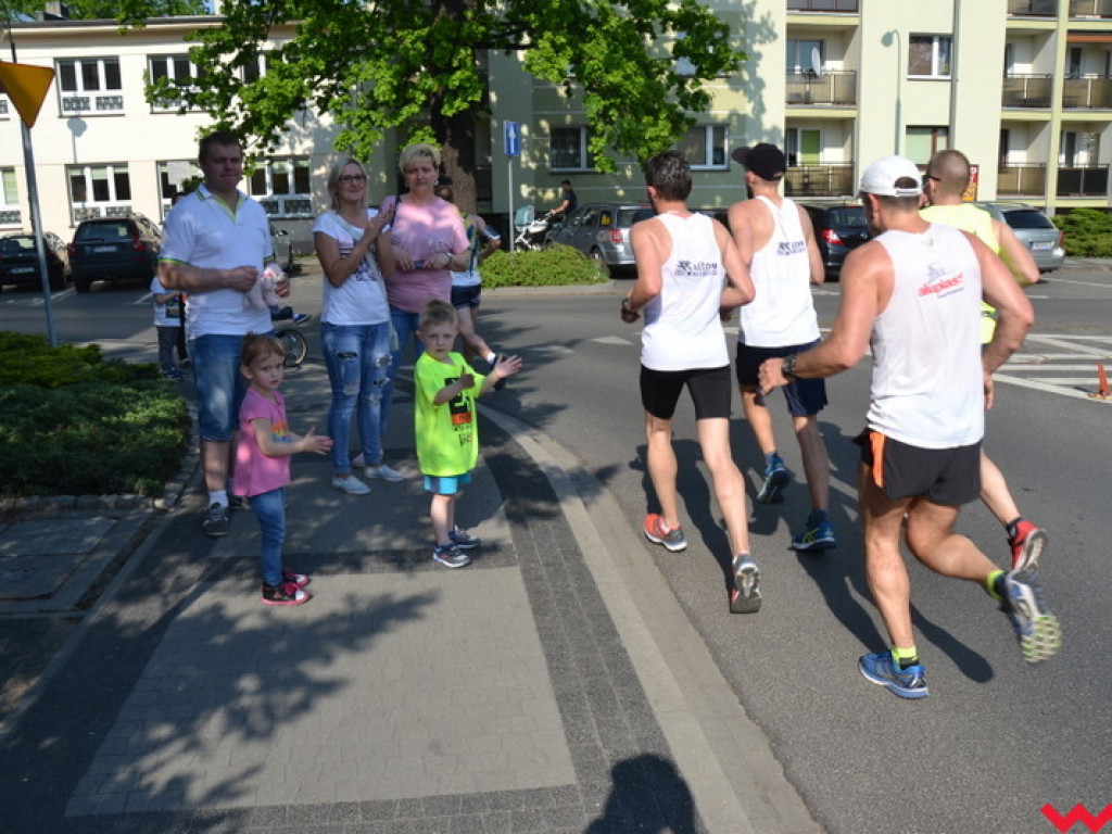 Słońce zrobiło swoje. Omdlenia i upadki na 35. Biegu Kosynierów we Wrześni