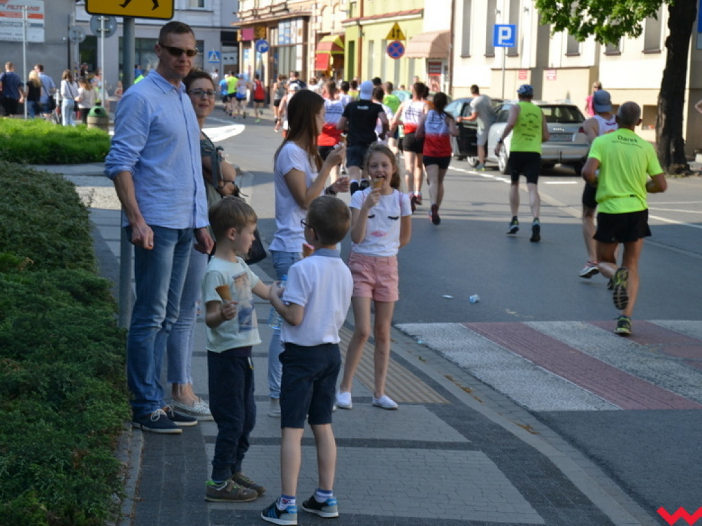 Słońce zrobiło swoje. Omdlenia i upadki na 35. Biegu Kosynierów we Wrześni