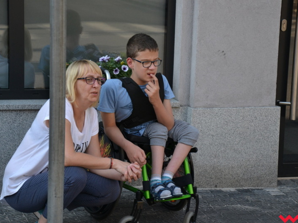 Słońce zrobiło swoje. Omdlenia i upadki na 35. Biegu Kosynierów we Wrześni