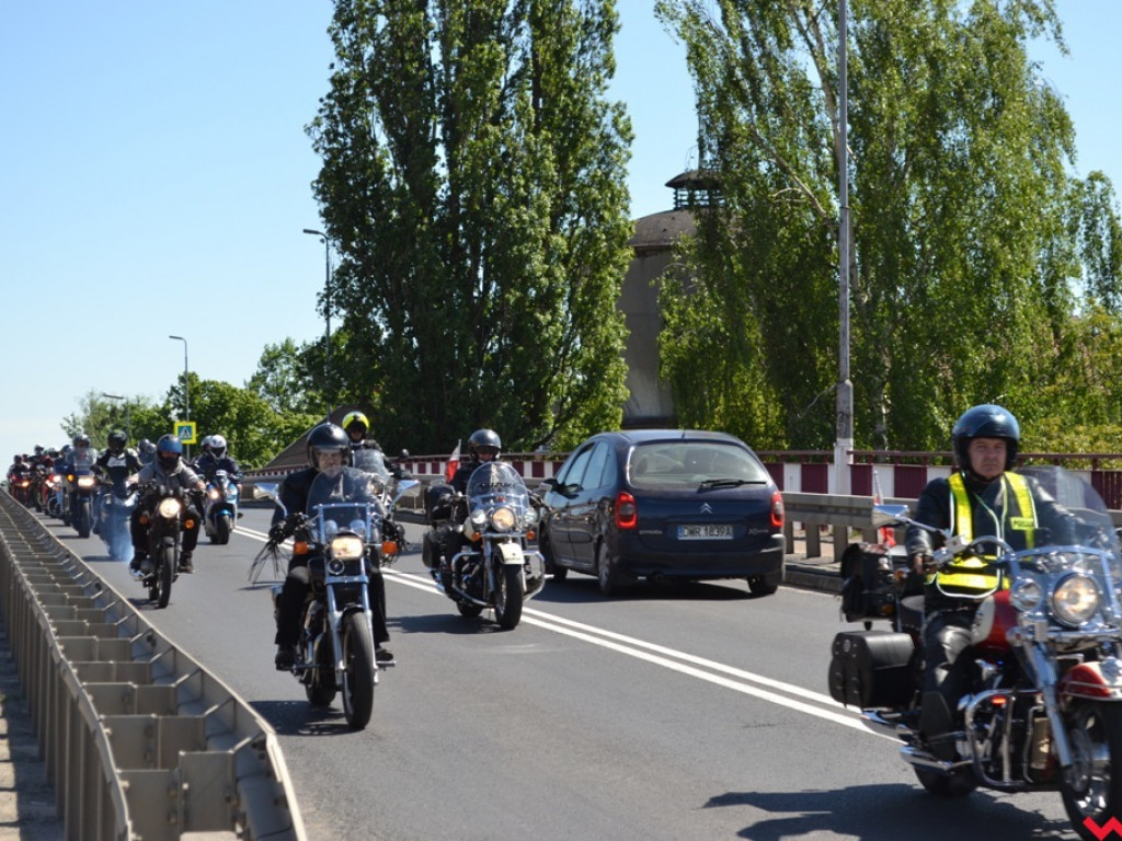 Głośna parada na rozpoczęcie motocyklowego sezonu
