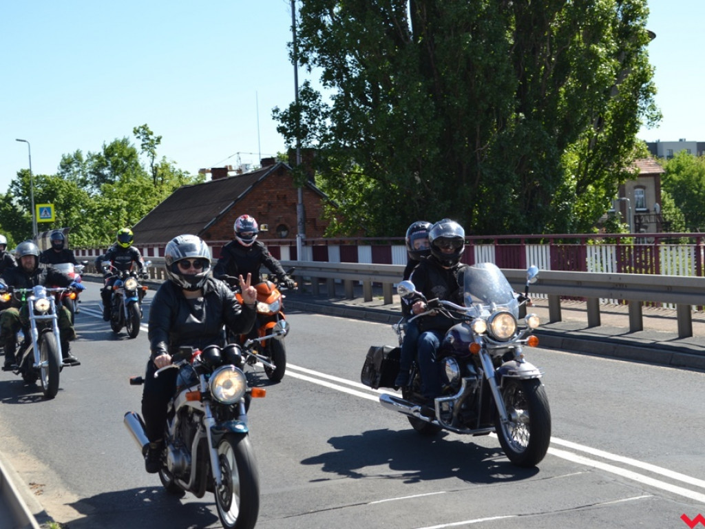 Głośna parada na rozpoczęcie motocyklowego sezonu