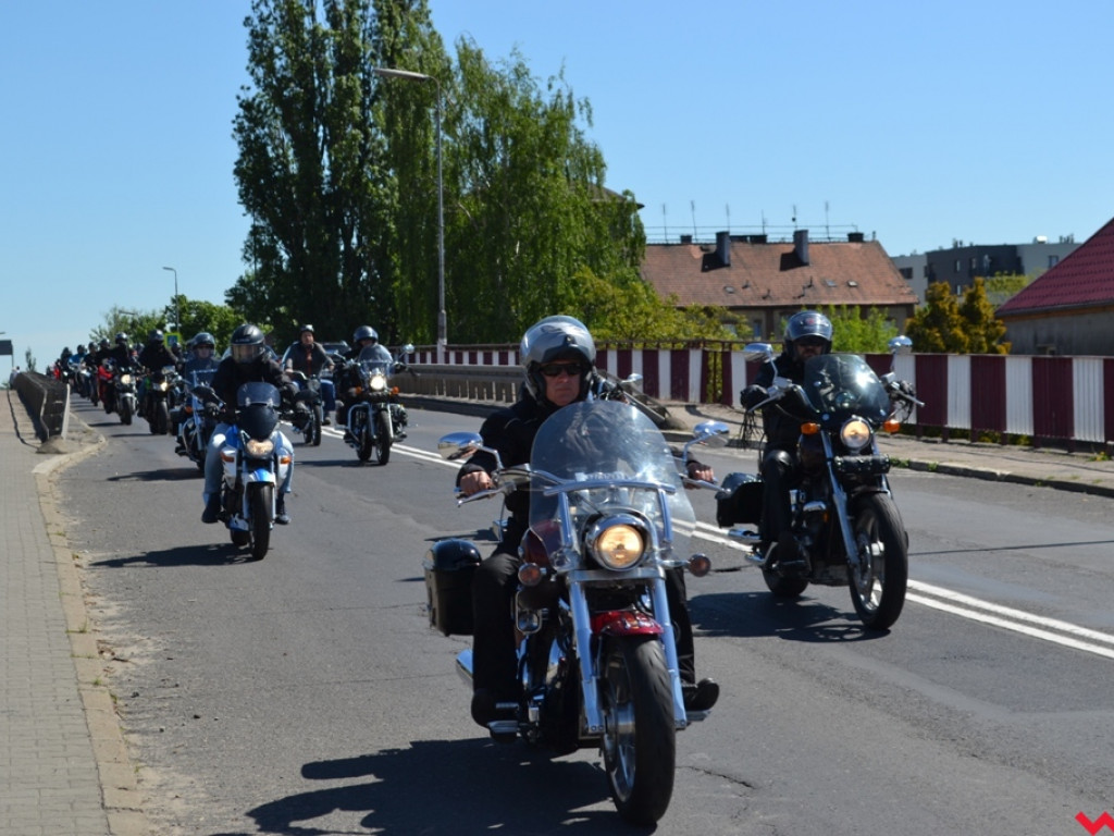 Głośna parada na rozpoczęcie motocyklowego sezonu
