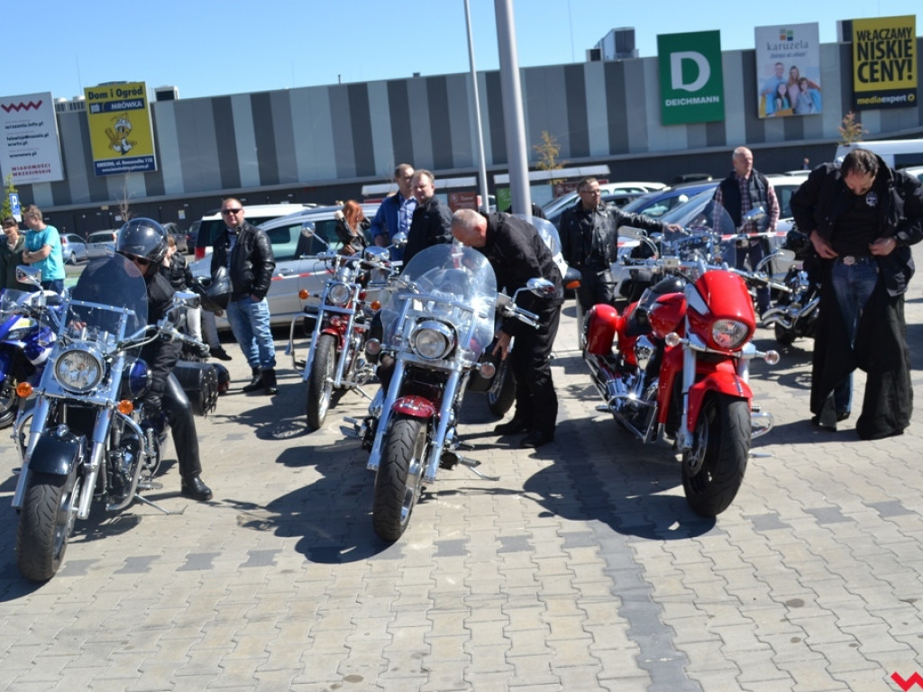Głośna parada na rozpoczęcie motocyklowego sezonu