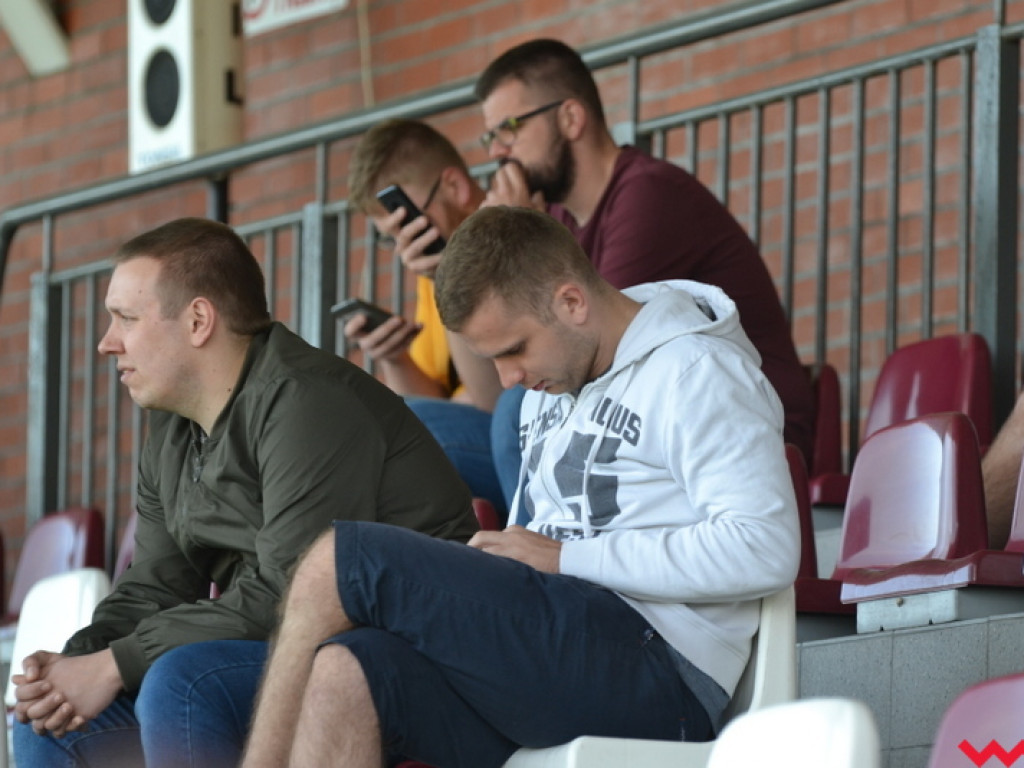 Nie ma mocnych na Victorię, kolejny rywal na łopatkach. Kibiców jednak nie przybywa