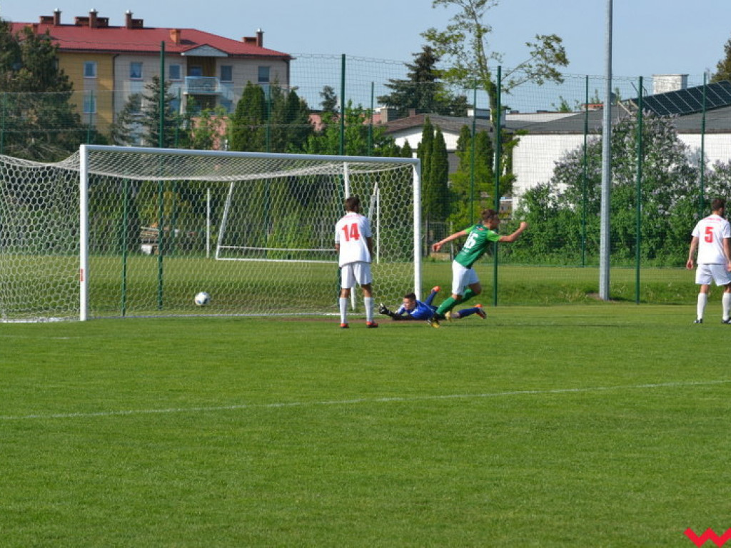 Nie ma mocnych na Victorię, kolejny rywal na łopatkach. Kibiców jednak nie przybywa