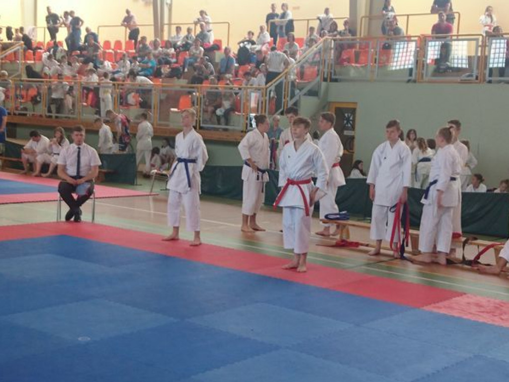 Świetny występ karateków w Igrzyskach Młodzieży Szkolnej. Reprezentanci Wrzesińskiego Klubu Karate zdobywali medale dla sześciu szkół (galeria)