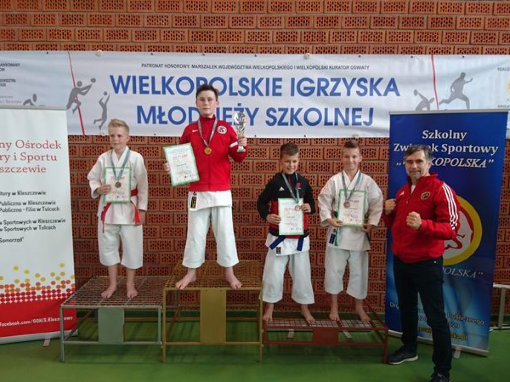 Świetny występ karateków w Igrzyskach Młodzieży Szkolnej. Reprezentanci Wrzesińskiego Klubu Karate zdobywali medale dla sześciu szkół (galeria)