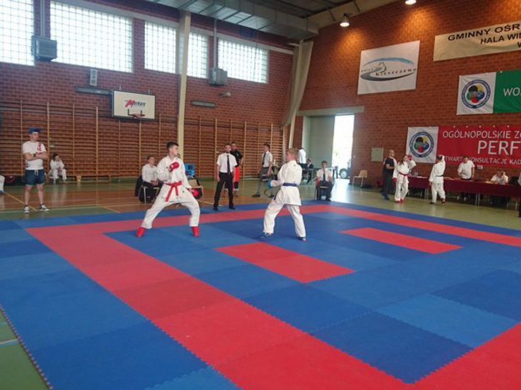 Świetny występ karateków w Igrzyskach Młodzieży Szkolnej. Reprezentanci Wrzesińskiego Klubu Karate zdobywali medale dla sześciu szkół (galeria)