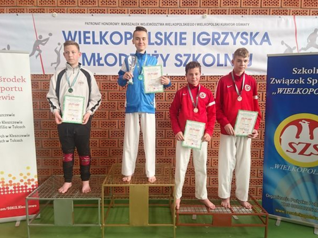 Świetny występ karateków w Igrzyskach Młodzieży Szkolnej. Reprezentanci Wrzesińskiego Klubu Karate zdobywali medale dla sześciu szkół (galeria)