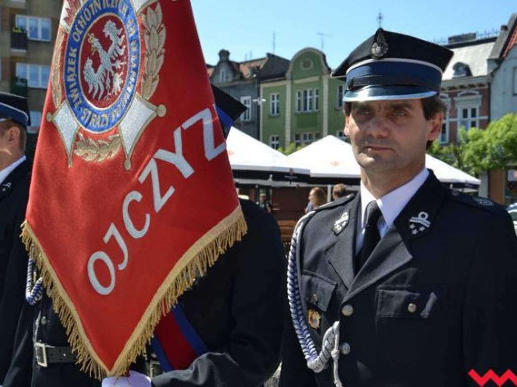 Podwójna uroczystość strażaków na wrzesińskim rynku