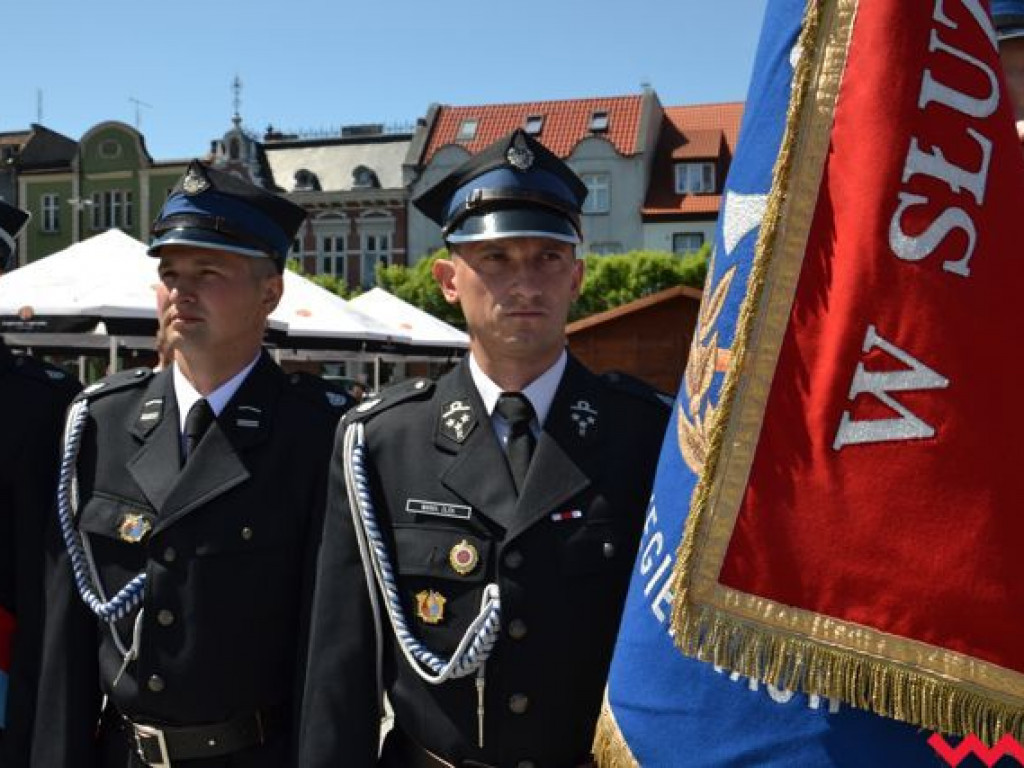 Podwójna uroczystość strażaków na wrzesińskim rynku